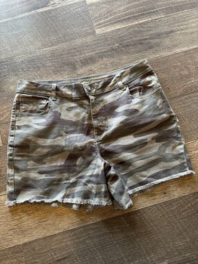 Maurices Camo Frayed Hem Jean Shorts - Olive & Tan
